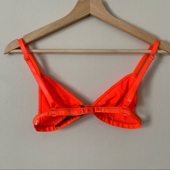 2/$20 Out From Under Solid Sheer Lace Triangle Bralette Blood Orange Size M NWOT - Picture 3 of 6
